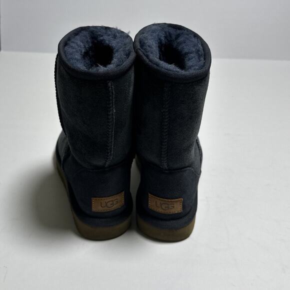 Ugg Women CLASSIC SHORT II BOOT S/N 1016223 Sheepskin, Wool Size 6 - Picture 10 of 13